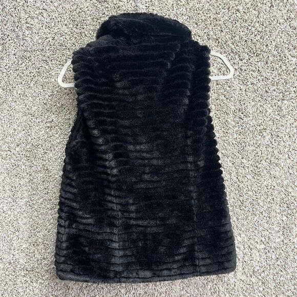 Calvin Klein Vest Women’s Small Black Faux Fur Zip Up - Picture 4 of 5